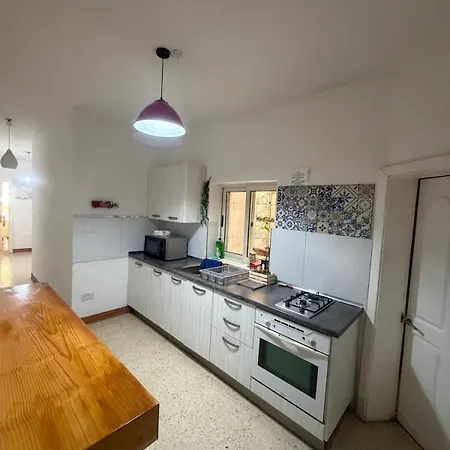 Private With Bunk Bed, Shared Bathroom Homestay szállás *
