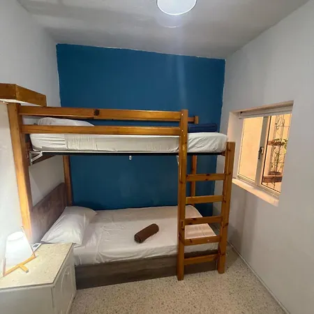 Homestay szállás Private With Bunk Bed, Shared Bathroom *